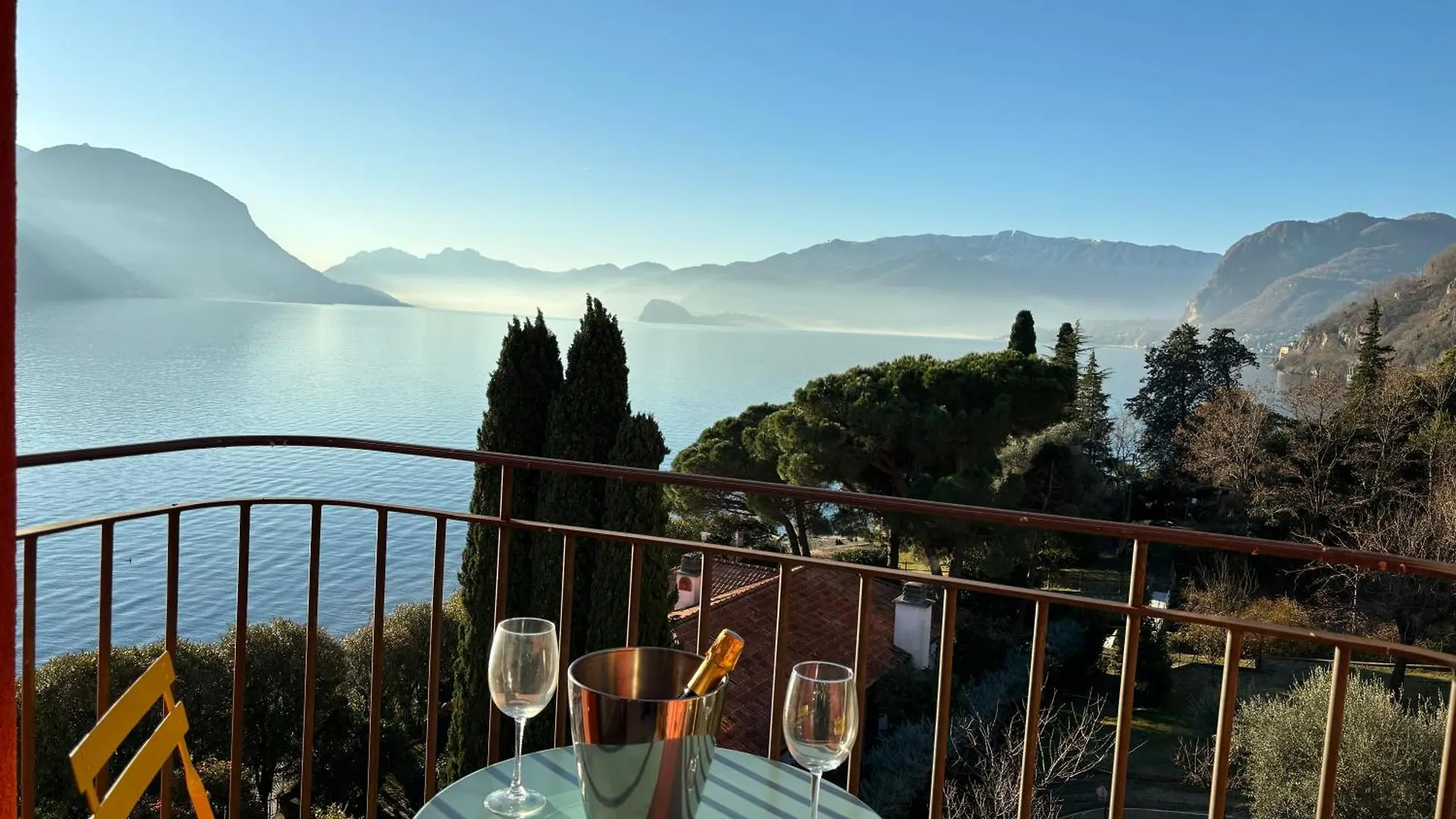 Lakeside Design Apartment Casa Manola - Larihome A44 San Siro   San Siro (Lombardy)
